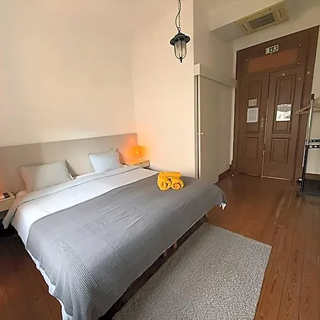 Hotel Yellow